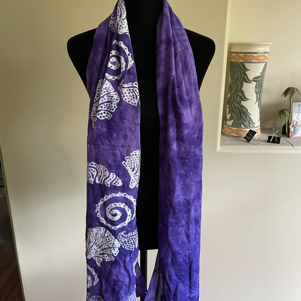 Fun tropical style pareau for beach wrap up or to wear as a casual scarf.